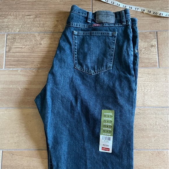 Wrangler Men's dark wash regular fit Jeans 42x32 - Picture 5 of 10